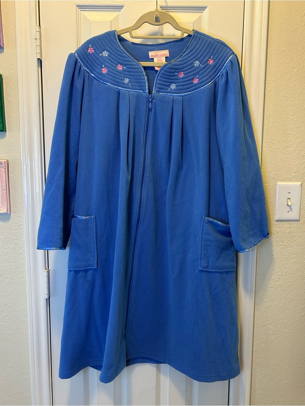 SMART TIME Blue Fleece Vintage Robe with Floral Details